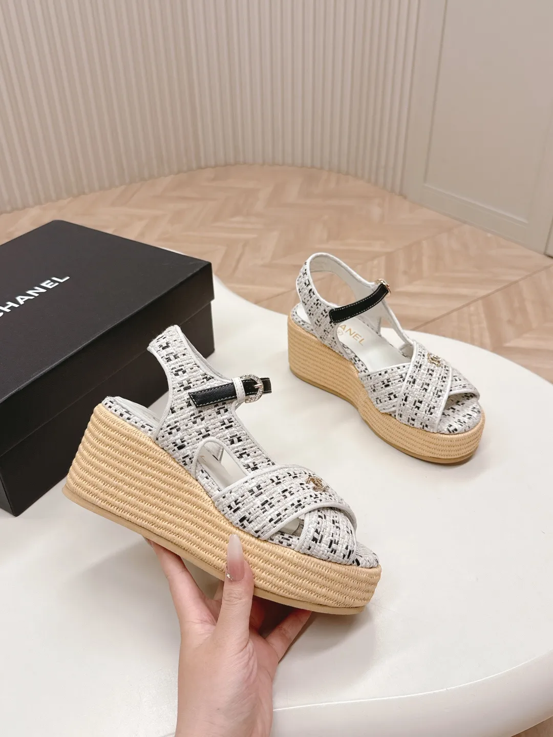👟👟Ex-factory price 600👟👟 CHANEL Chanel 2025 new sandals and slippers series classic series every style is great rhombus platform sandals and slippers elegant and noble comfortable and versatile upper: sheepskin, woven cloth foot pads: sheepskin sole: rubber outsole size: 35-40